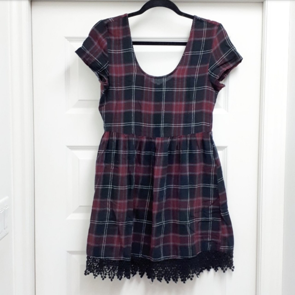 BEAUTIFUL PLAID DRESS WITH CROCHET / LACE BOTTOM